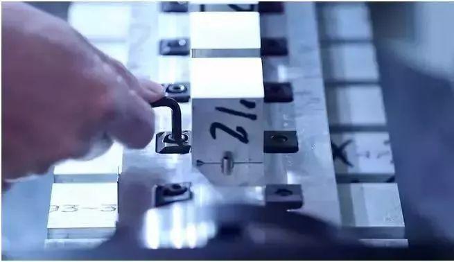 【新手必看】3軸、3+2軸、5軸加工的區別是什么?(圖14) 【新手必看】3軸、3+2軸、5軸加工的區別是什么?(圖14)