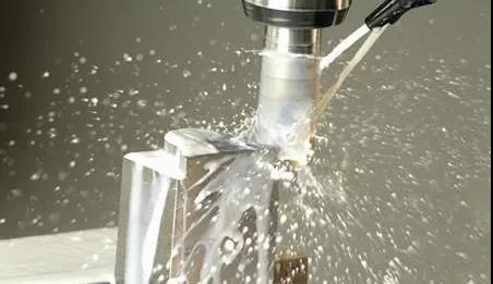 【巨高機床】切削液:機床加工中的重要角色(圖1) 【巨高機床】切削液:機床加工中的重要角色(圖1)
