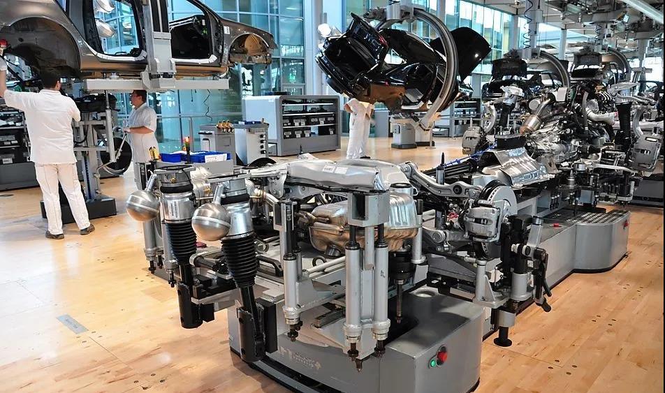 巨高機(jī)床:汽車產(chǎn)業(yè)給機(jī)床行業(yè)帶來的機(jī)遇與挑戰(zhàn)(圖2) 巨高機(jī)床:汽車產(chǎn)業(yè)給機(jī)床行業(yè)帶來的機(jī)遇與挑戰(zhàn)(圖2)