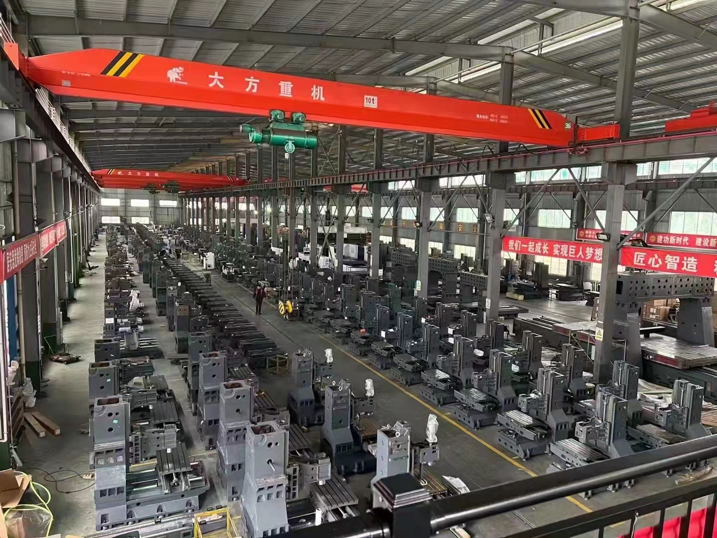 巨高機(jī)床公司車(chē)間(圖2)